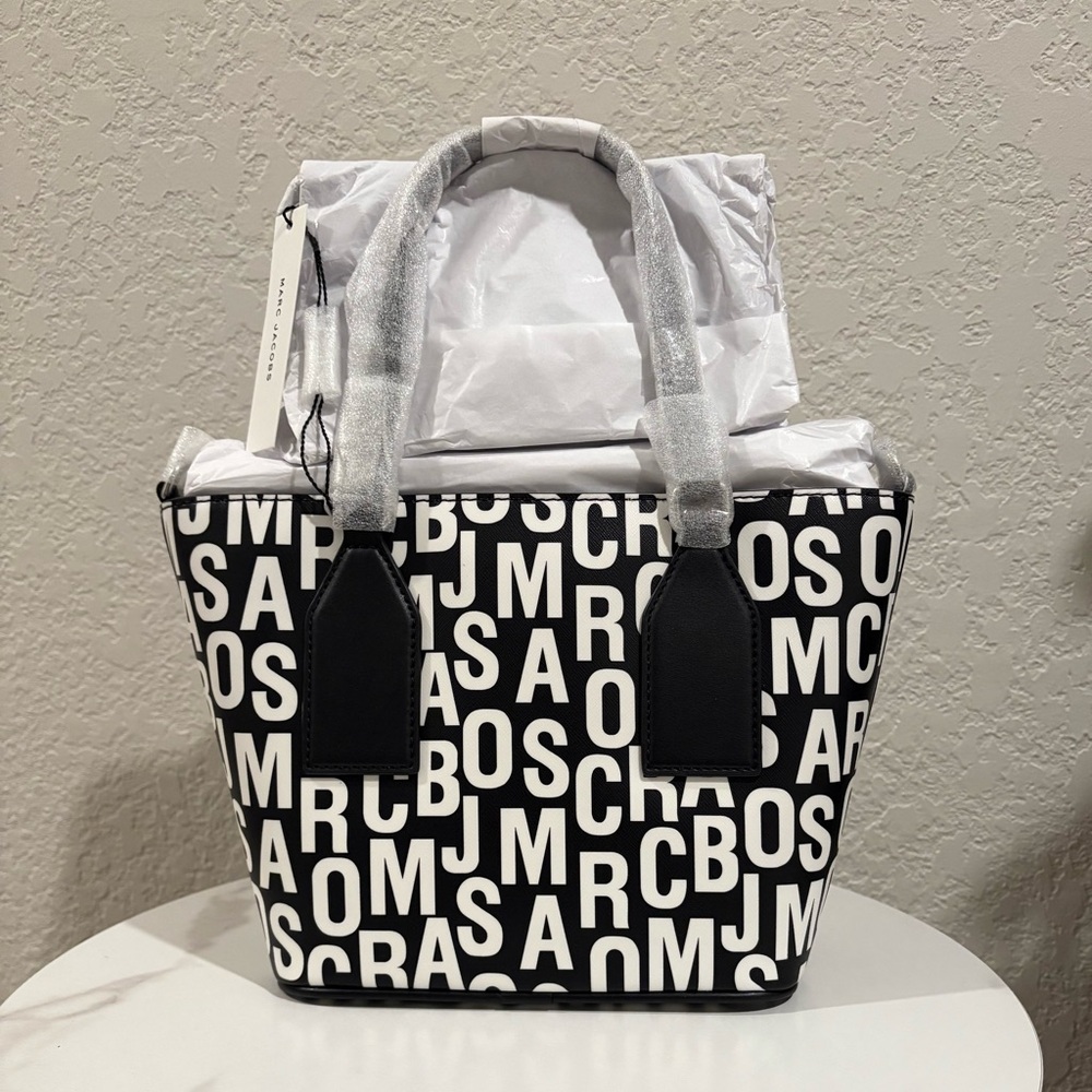Marc Jacob’s Jumbled Logo Small Leather Tote Bag NWT - Picture 3 of 11